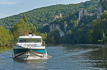 rent a Nicols canal barge for boating vacation in Lot valley